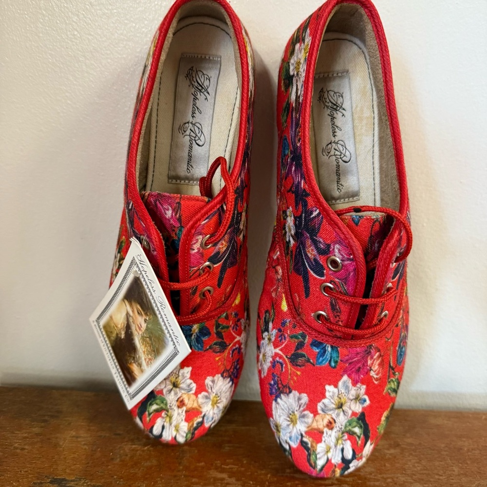 Hopeless Romantic Floral Lace-Up Shoes Red Canvas Size 10 — Victorian Trading Co - Picture 5 of 6